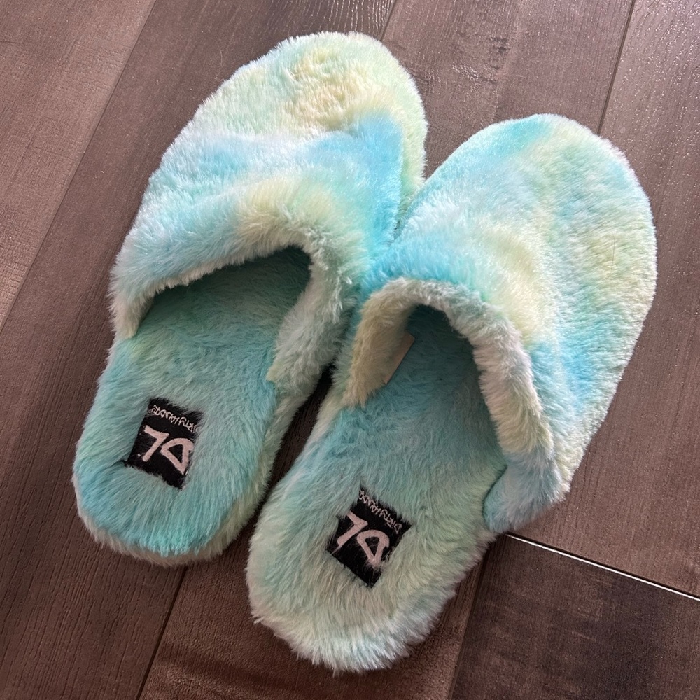 Chinese Laundry Slippers!